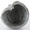Dekoracyjna osłonka cementowa szara 12x16x14,5 cm – minimalistyczny akcent w nowoczesnym stylu